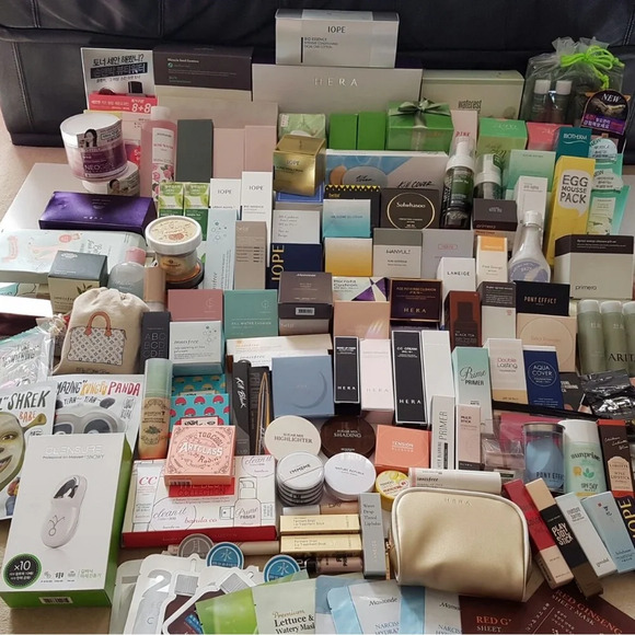 Skincare/Makeup Mystery Box - Picture 1 of 4